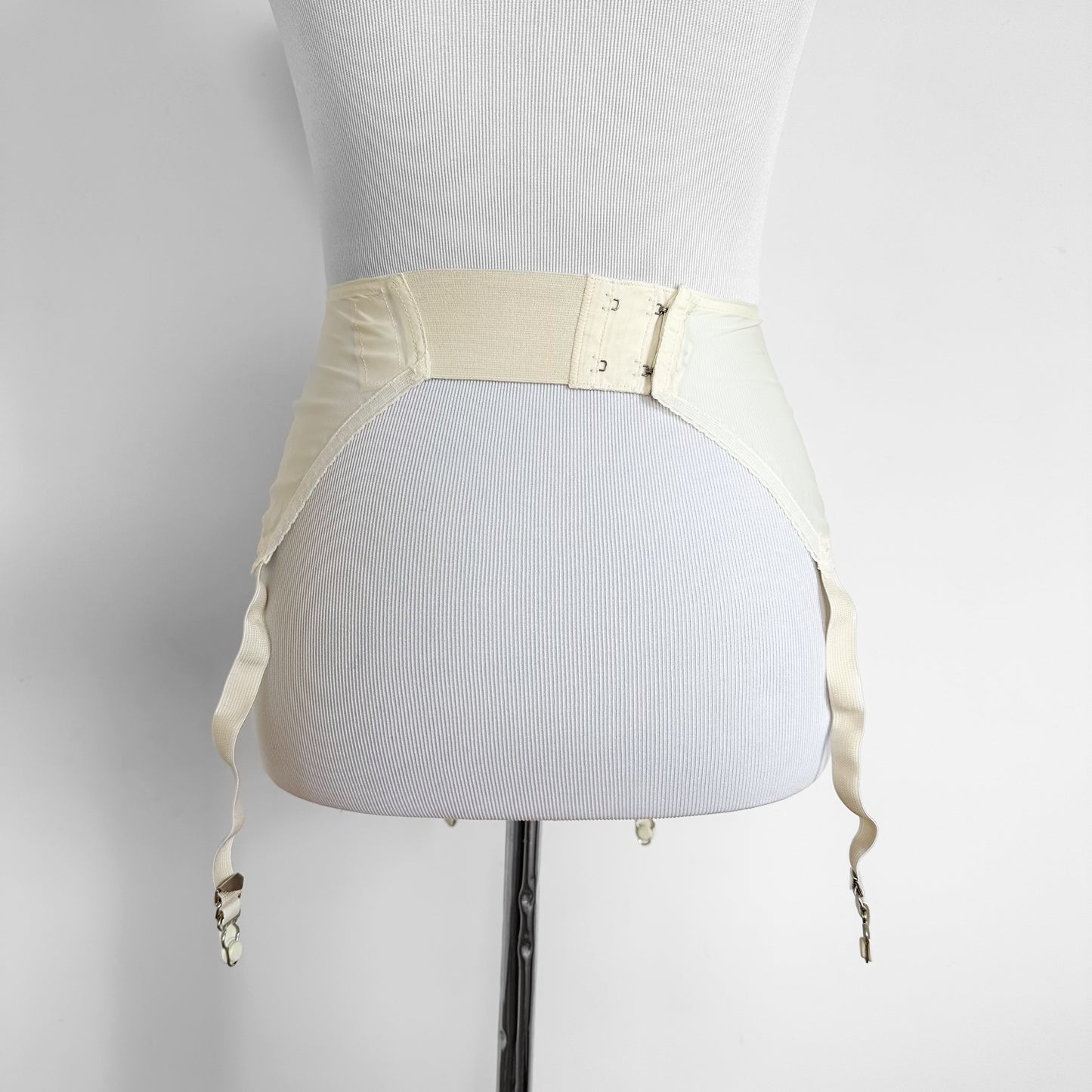 dollface vintage garter belt (xs/s)