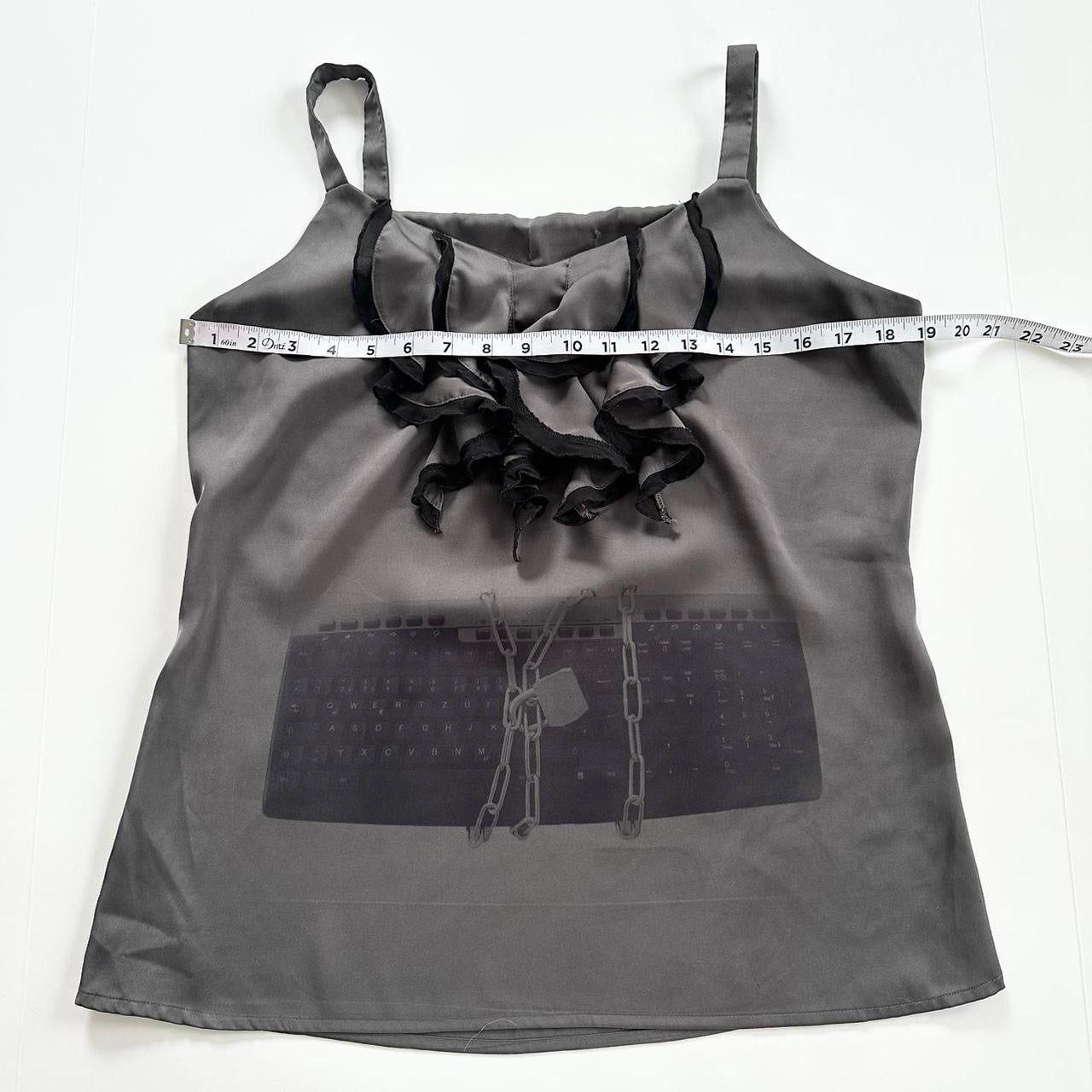chained keyboard ruffle top (m)