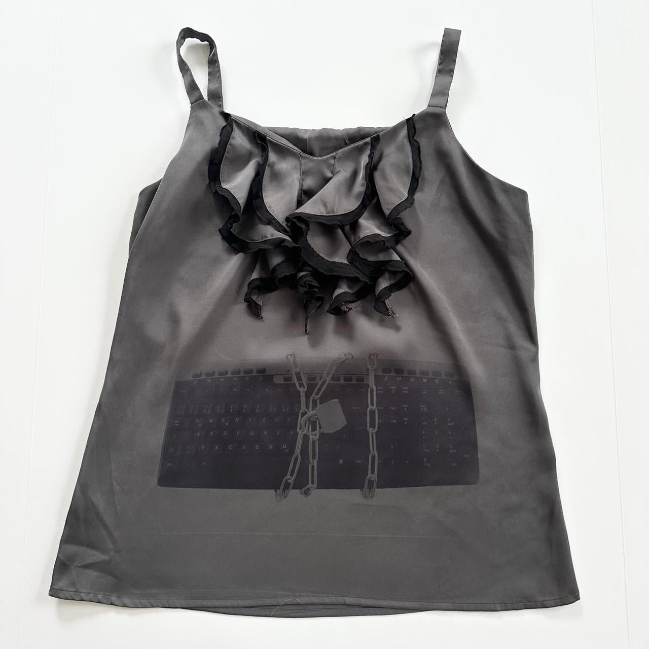 chained keyboard ruffle top (m)