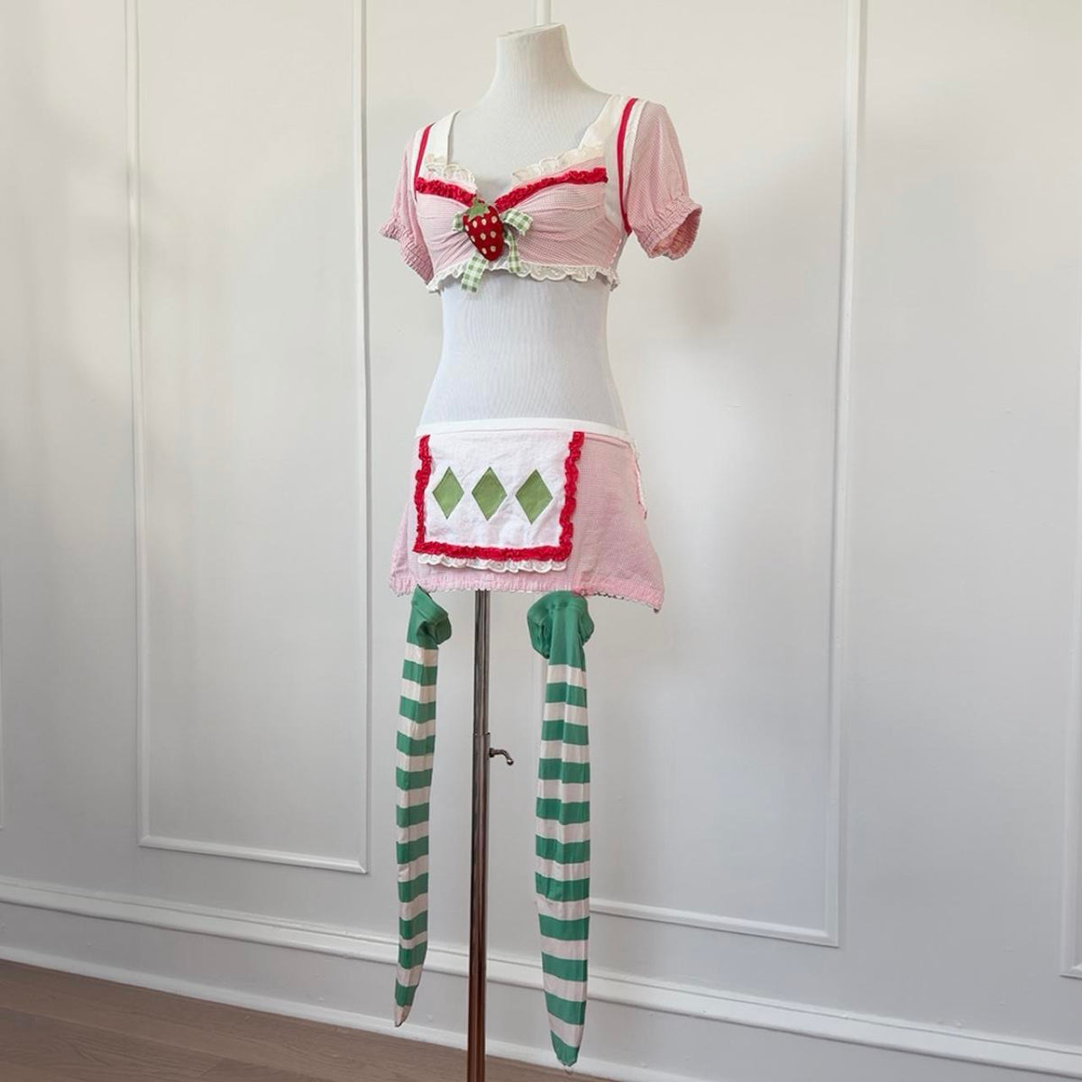 strawberry girl costume ʚ🍓ɞ