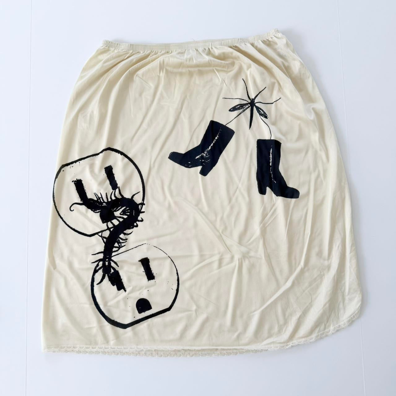 what the bugs doin slip skirt (l/xl)