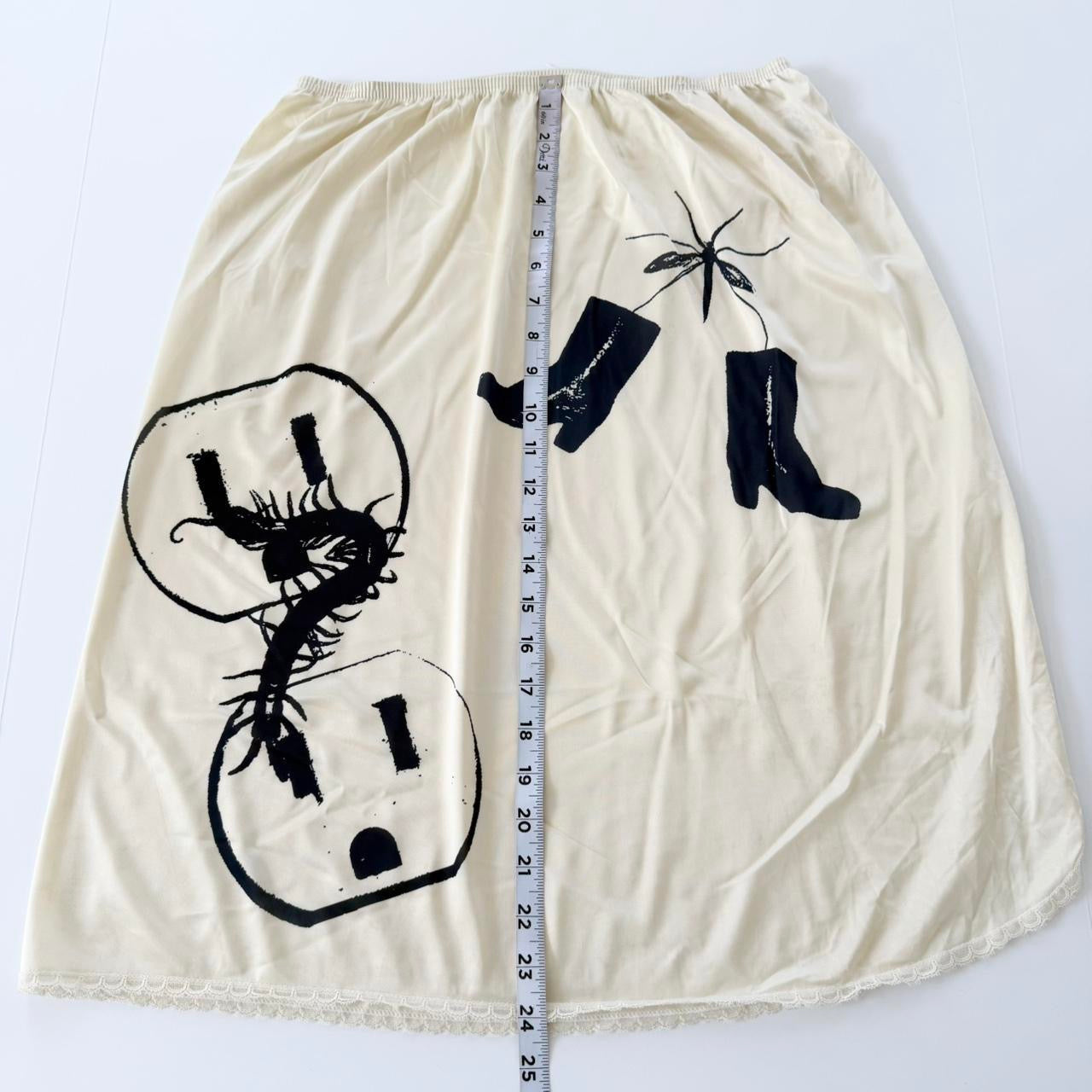 what the bugs doin slip skirt (l/xl)