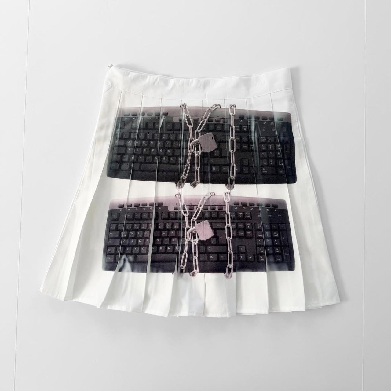 chained keyboard pleated skirt (s/m)