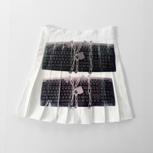 chained keyboard pleated skirt (s/m)