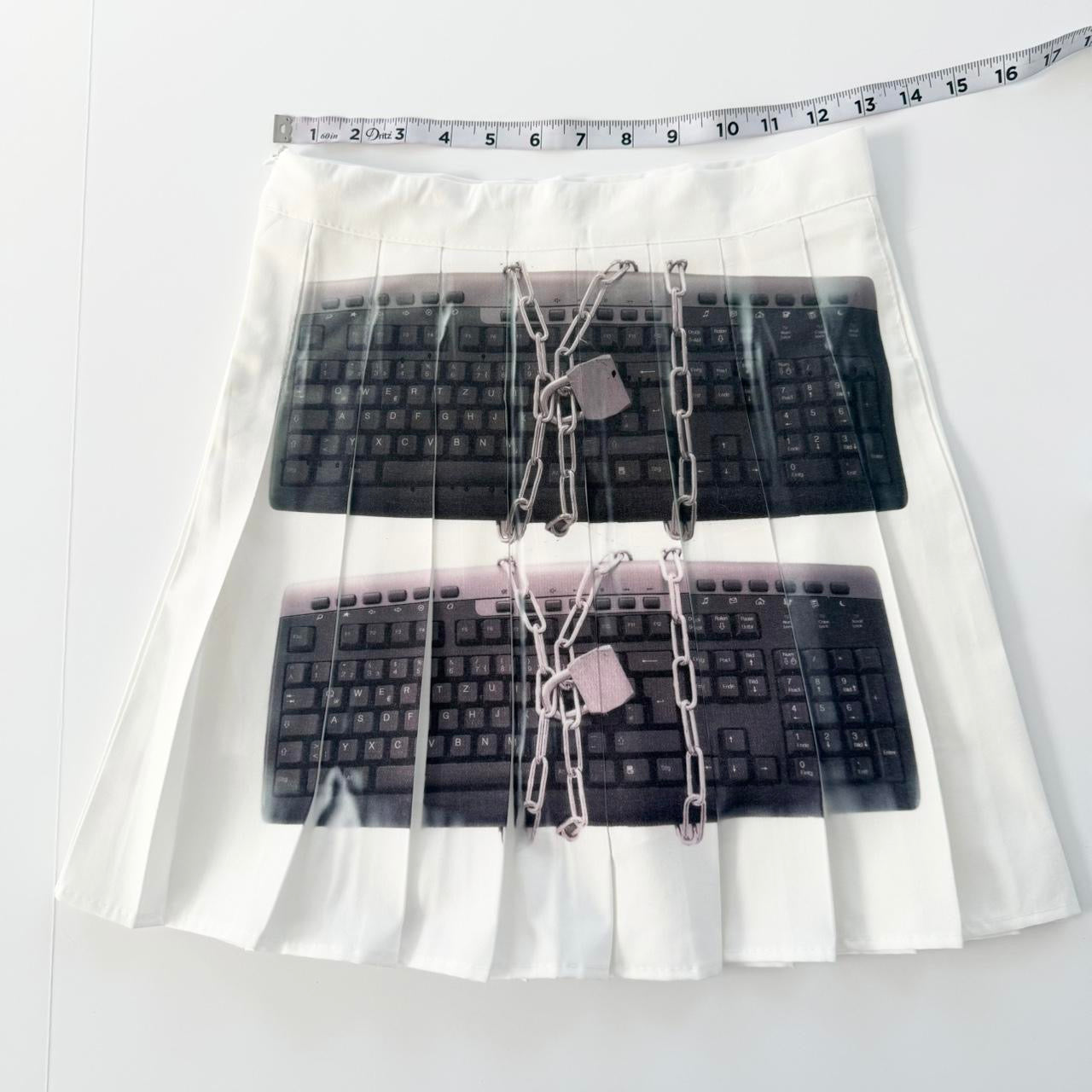 chained keyboard pleated skirt (s/m)